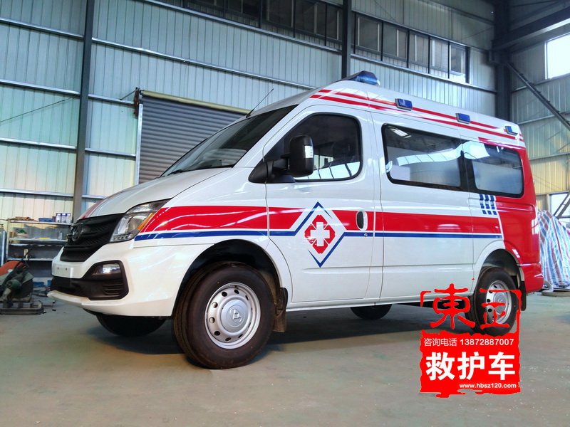 上汽大通V80救護車45度近照